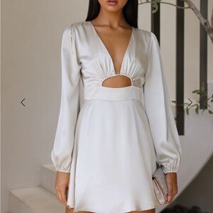 Elegant White Long Sleeve Dress